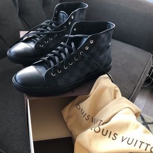 100% Louis Vuitton Black Damier Sneaker